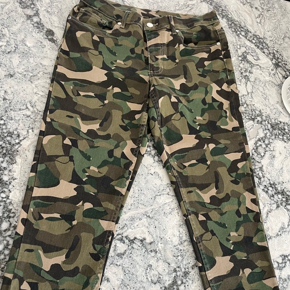 Venus Capri Jeans - Picture 1 of 3